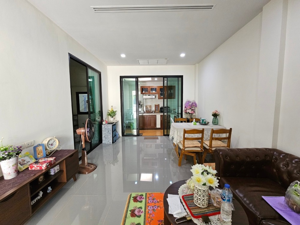 For SaleTownhomeRama5, Ratchapruek, Bangkruai : Townhome for sale, Piamsuk Village, Pinklao - Kanchanaphisek, very new condition, ready to be converted into a home office.
