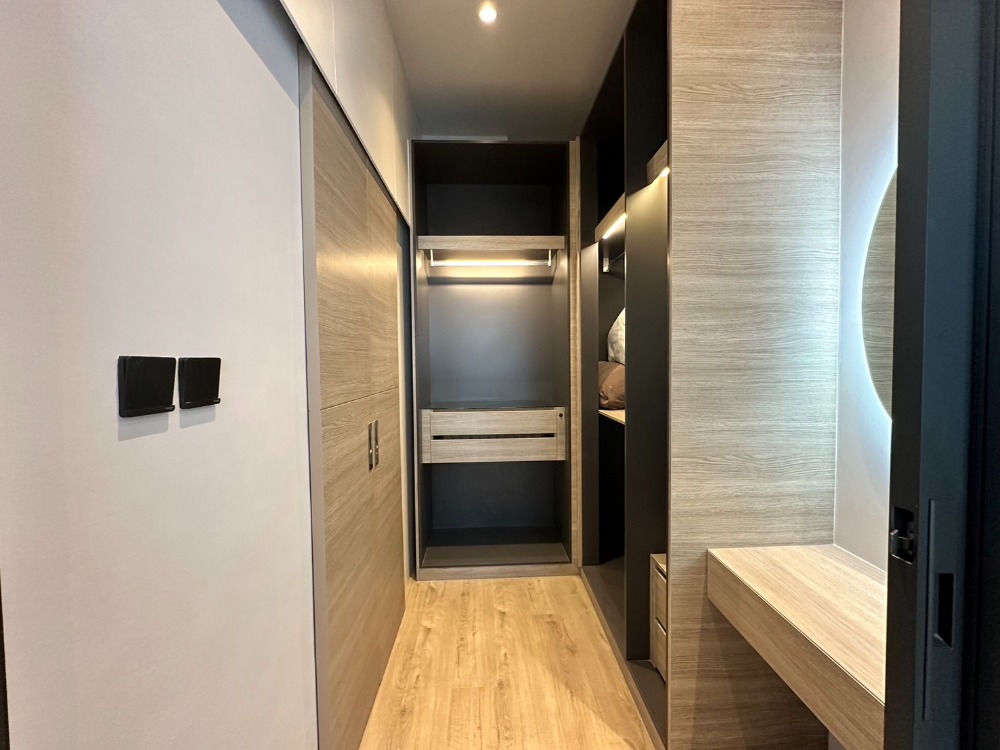 For RentCondoLadprao, Central Ladprao : 1 bedroom, large bedroom, corner room, fully furnished, ready to move in.