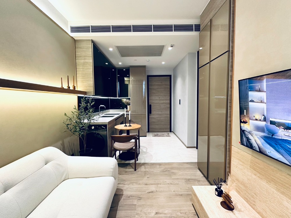 For RentCondoLadprao, Central Ladprao : 1 bedroom, large bedroom, corner room, fully furnished, ready to move in.