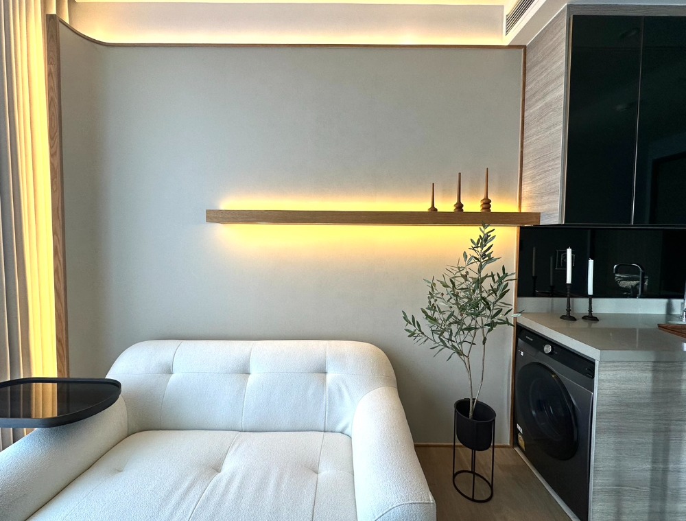 For RentCondoLadprao, Central Ladprao : 1 bedroom, large bedroom, corner room, fully furnished, ready to move in.