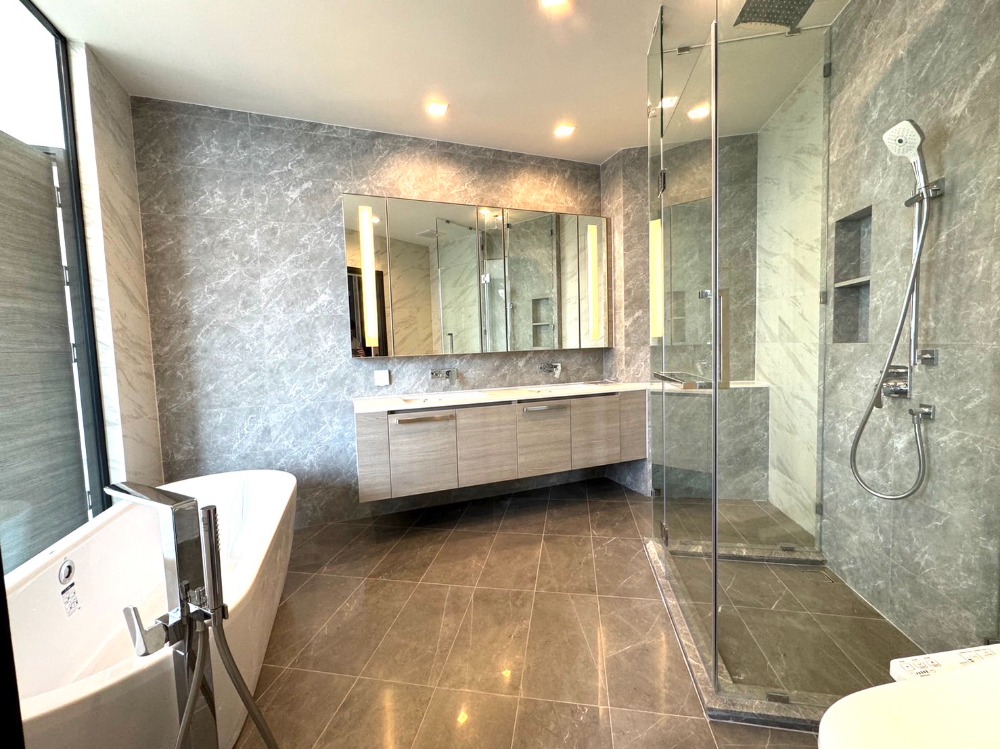 For RentCondoLadprao, Central Ladprao : 1 bedroom, large bedroom, corner room, fully furnished, ready to move in.