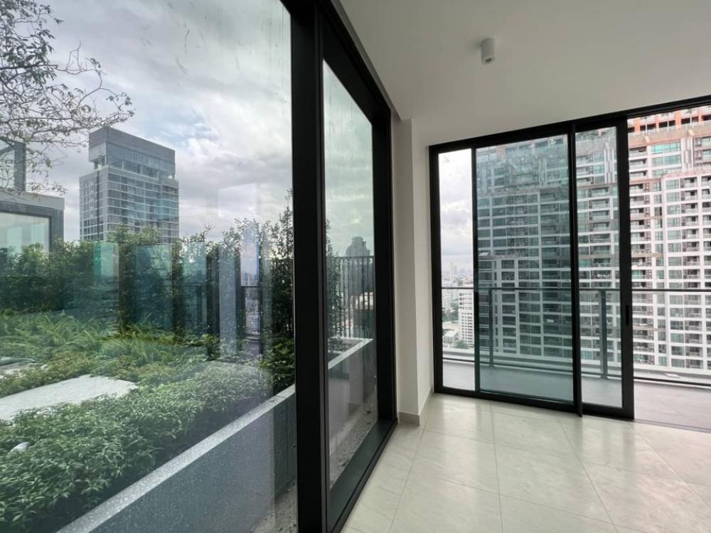 For SaleCondoSathorn, Narathiwat : 📢👇Selling  special unit at luxury petfriendly condo, corner unit, same floor as sky garden , 3 sides of unblocked view.