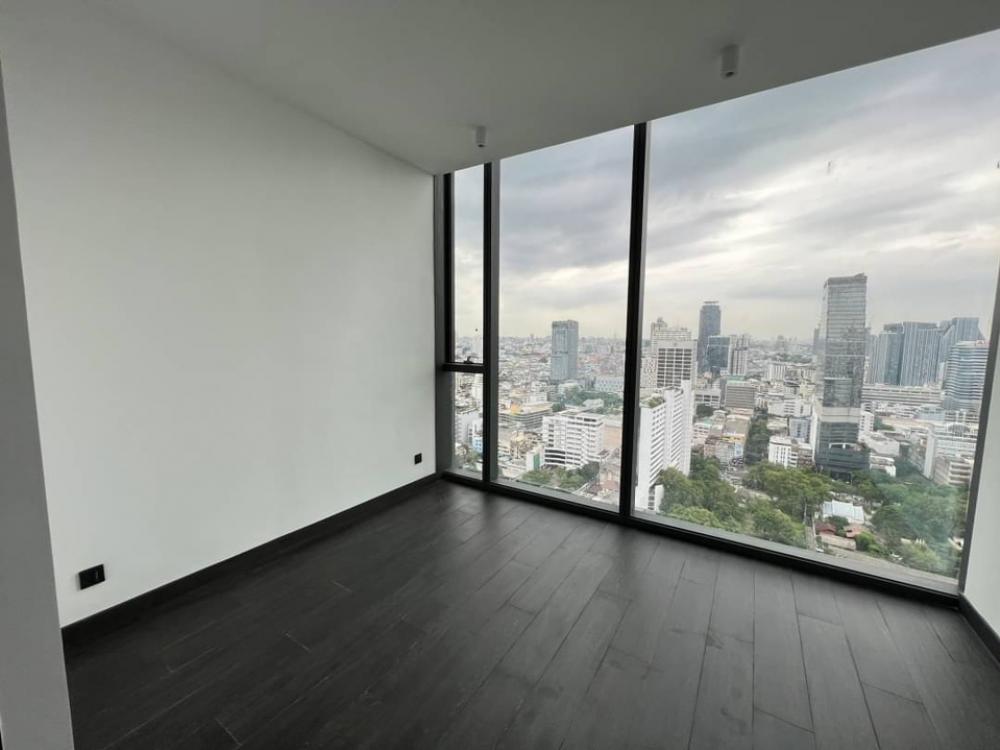 For SaleCondoSathorn, Narathiwat : 📢👇Selling  special unit at luxury petfriendly condo, corner unit, same floor as sky garden , 3 sides of unblocked view.