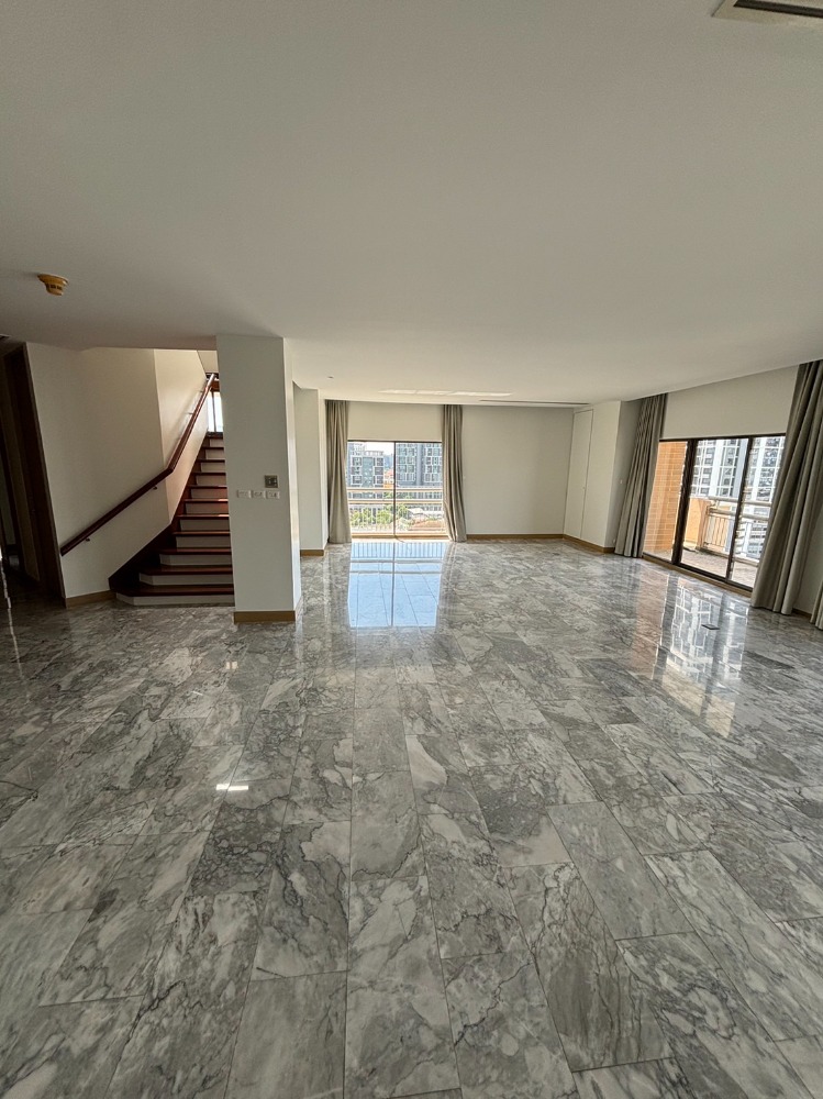 ขายคอนโดสุขุมวิท อโศก ทองหล่อ : DUPLEX PENTHOUSE AT CASTLE HILL MANSION EKKAMAI SOI 6
