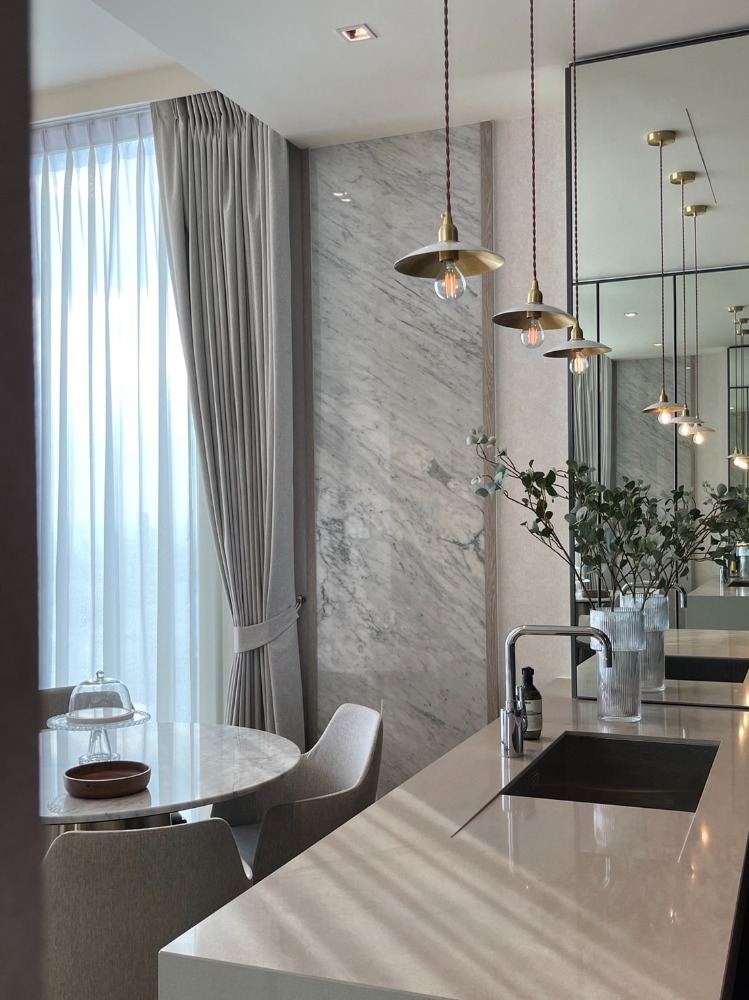 ให้เช่าคอนโดวิทยุ ชิดลม หลังสวน : 2 ห้องนอน ชั้นสูงมาก 40ขึ้น  ตกต่งสวย พร้อมเข้าอยู่