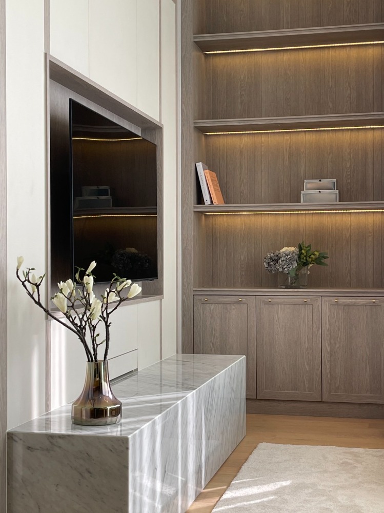 For RentCondoWitthayu, Chidlom, Langsuan, Ploenchit : 2 bedrooms, very high floor, 40+, beautifully decorated, ready to move in.