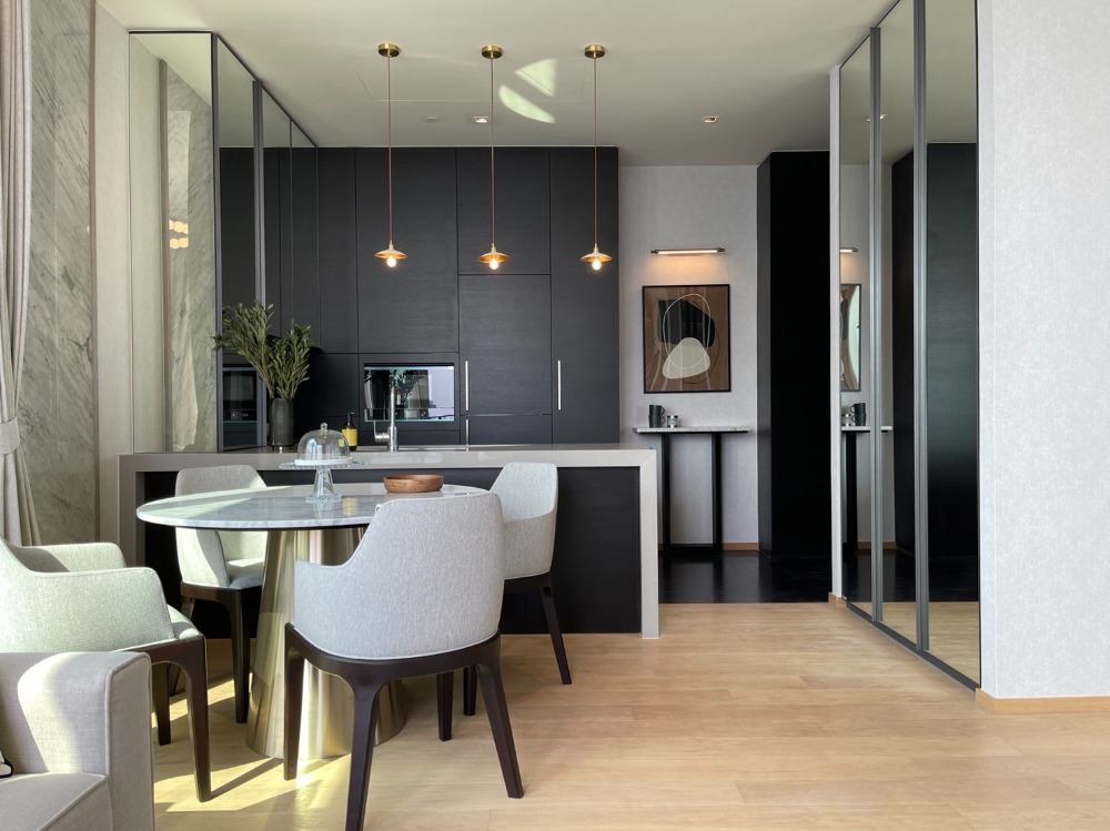 For RentCondoWitthayu, Chidlom, Langsuan, Ploenchit : 2 bedrooms, very high floor, 40+, beautifully decorated, ready to move in.