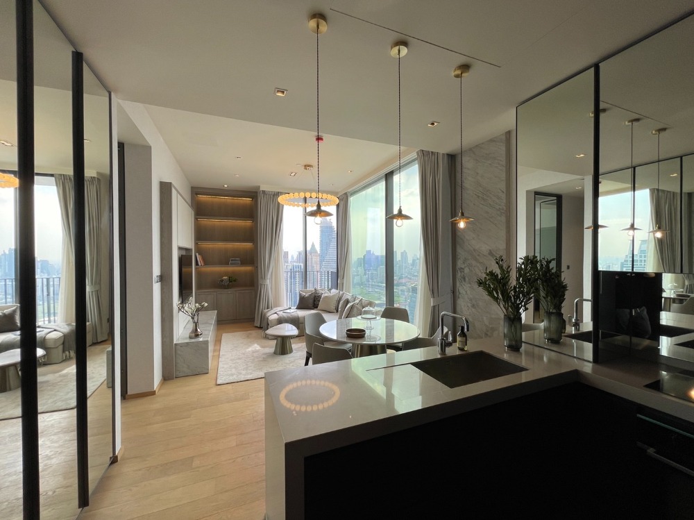 For RentCondoWitthayu, Chidlom, Langsuan, Ploenchit : 2 bedrooms, very high floor, 40+, beautifully decorated, ready to move in.