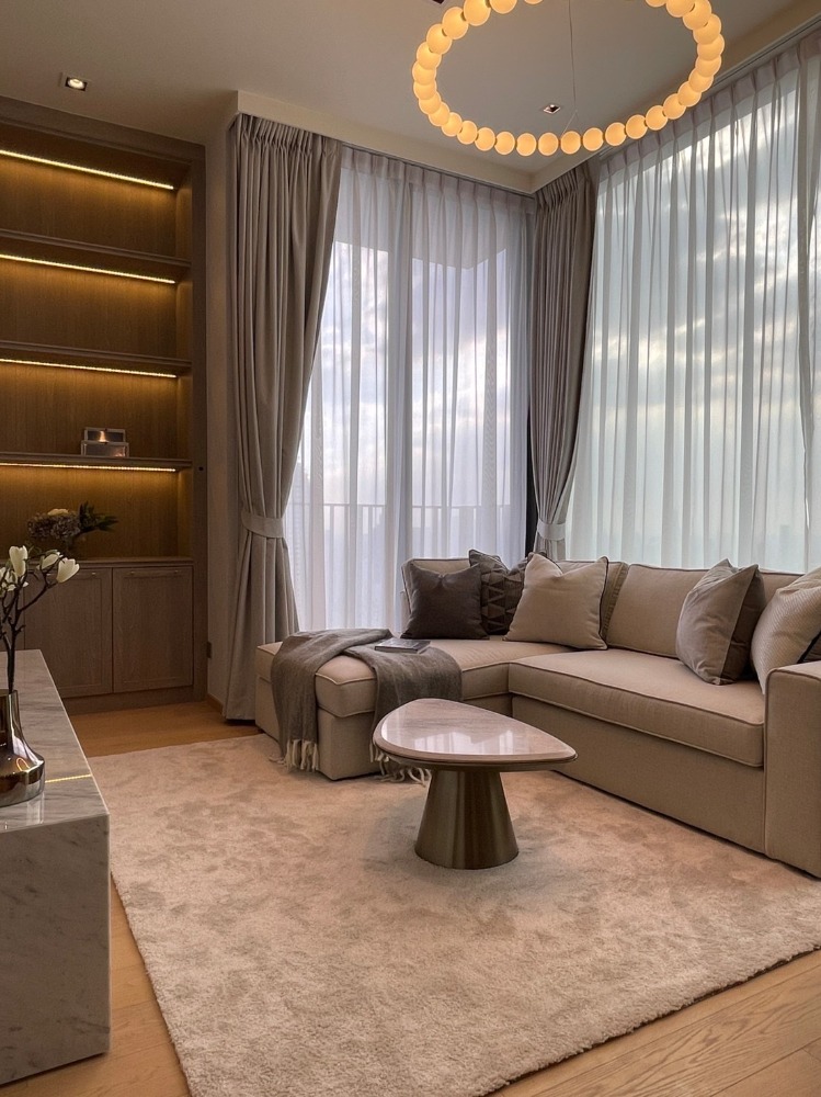 For RentCondoWitthayu, Chidlom, Langsuan, Ploenchit : 2 bedrooms, very high floor, 40+, beautifully decorated, ready to move in.