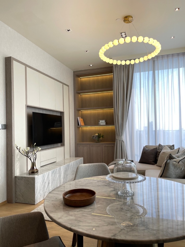 For RentCondoWitthayu, Chidlom, Langsuan, Ploenchit : 2 bedrooms, very high floor, 40+, beautifully decorated, ready to move in.