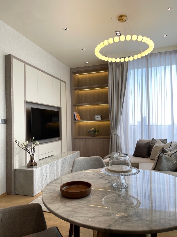 For RentCondoWitthayu, Chidlom, Langsuan, Ploenchit : 2 bedrooms, very high floor, 40+, beautifully decorated, ready to move in.