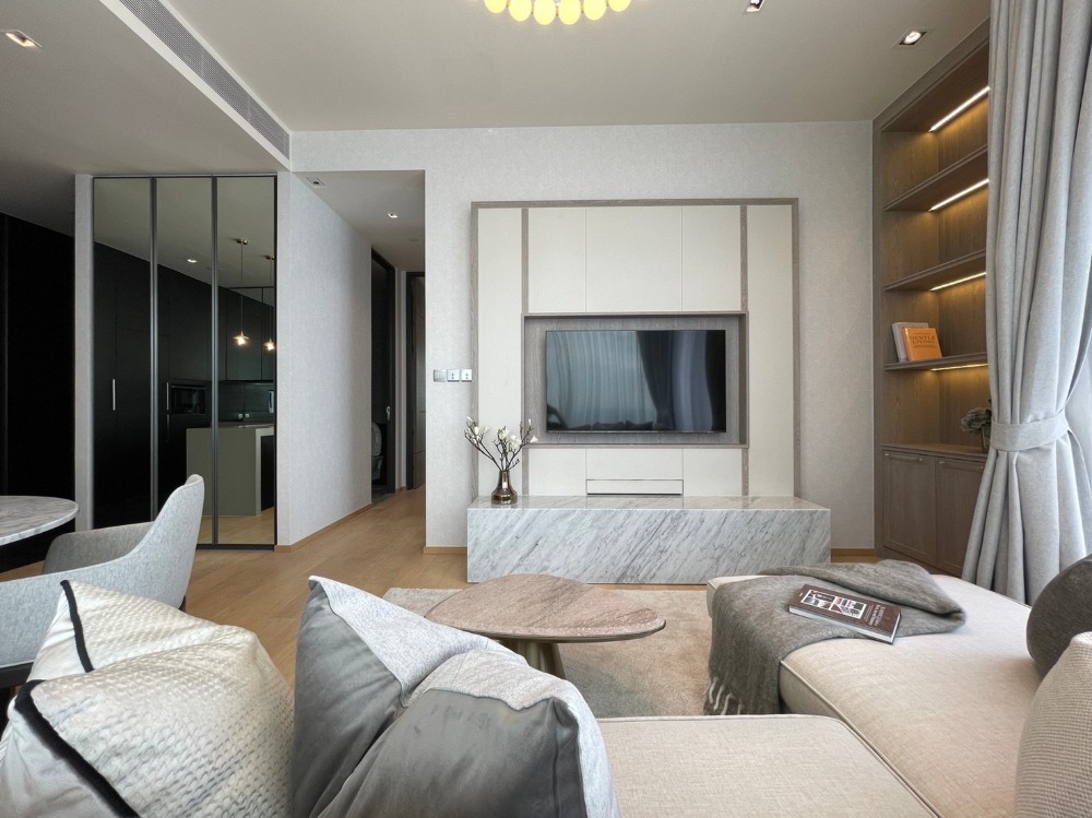 For RentCondoWitthayu, Chidlom, Langsuan, Ploenchit : 2 bedrooms, very high floor, 40+, beautifully decorated, ready to move in.