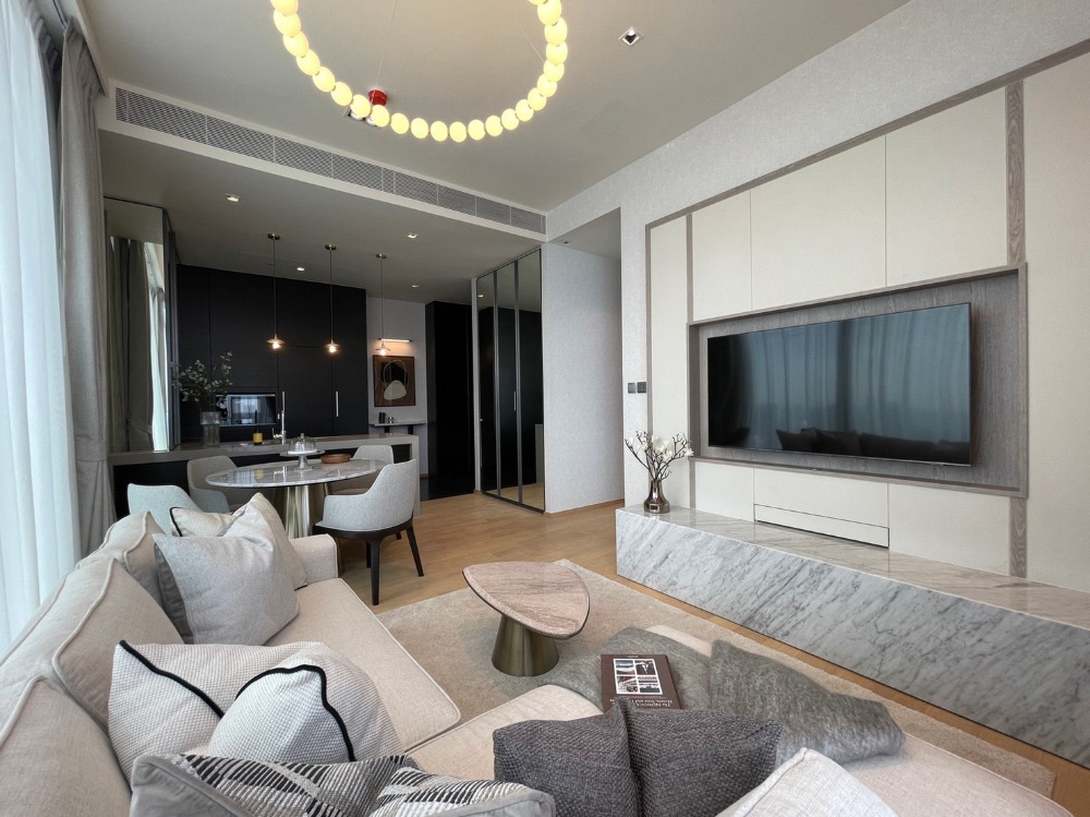 For RentCondoWitthayu, Chidlom, Langsuan, Ploenchit : 2 bedrooms, very high floor, 40+, beautifully decorated, ready to move in.