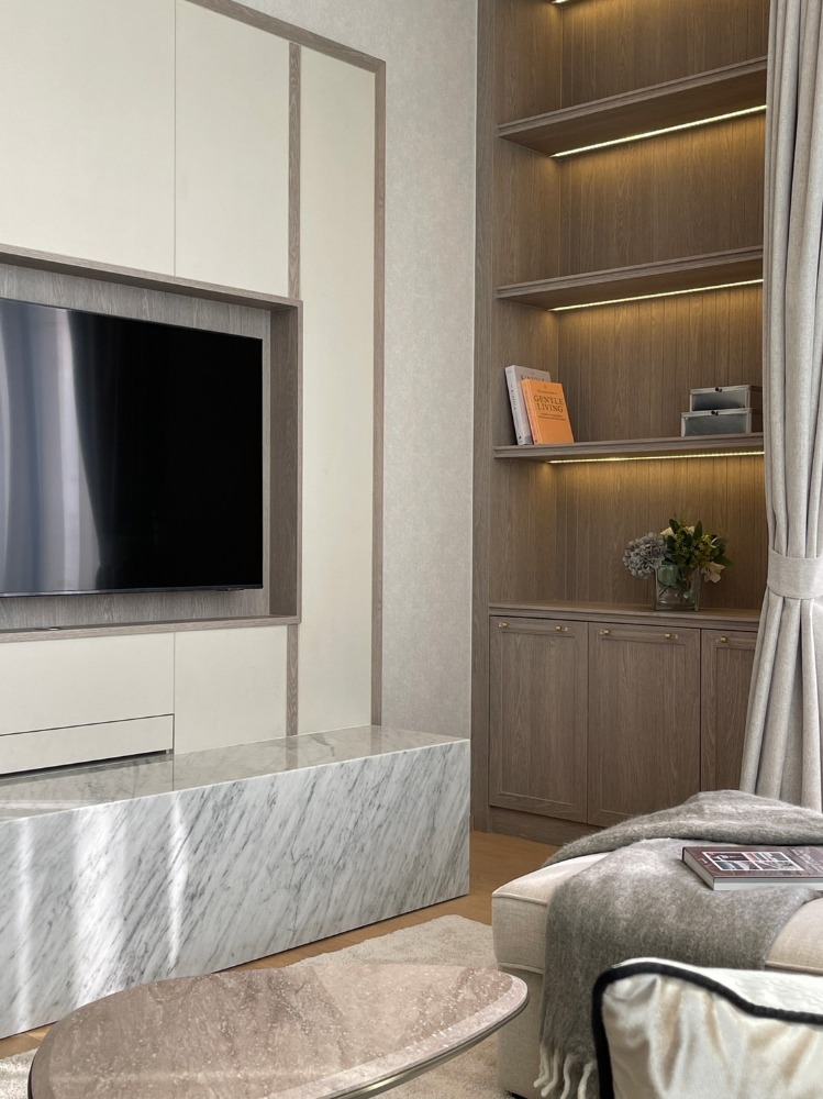 For RentCondoWitthayu, Chidlom, Langsuan, Ploenchit : 2 bedrooms, very high floor, 40+, beautifully decorated, ready to move in.