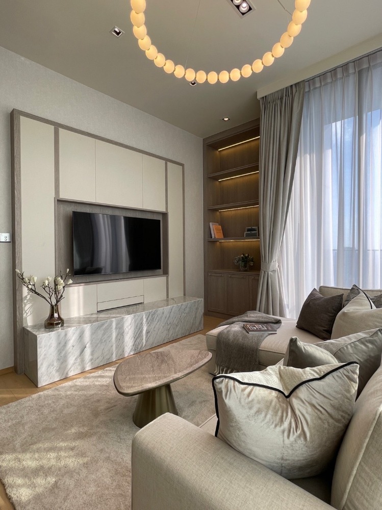 For RentCondoWitthayu, Chidlom, Langsuan, Ploenchit : 2 bedrooms, very high floor, 40+, beautifully decorated, ready to move in.