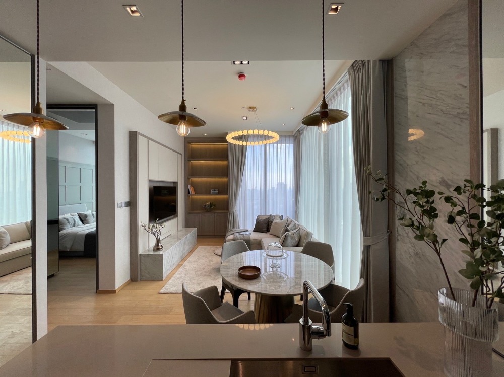 For RentCondoWitthayu, Chidlom, Langsuan, Ploenchit : 2 bedrooms, very high floor, 40+, beautifully decorated, ready to move in.