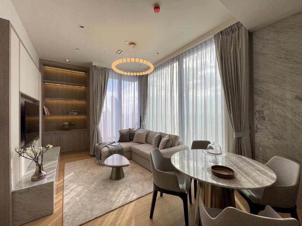 For RentCondoWitthayu, Chidlom, Langsuan, Ploenchit : 2 bedrooms, very high floor, 40+, beautifully decorated, ready to move in.