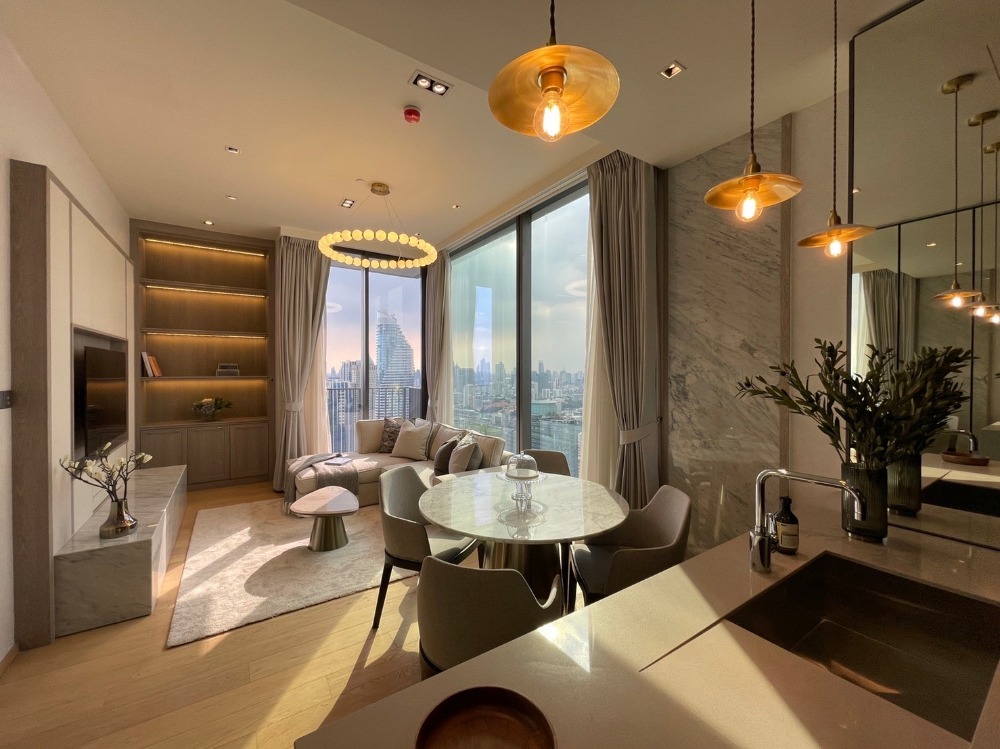 For RentCondoWitthayu, Chidlom, Langsuan, Ploenchit : 2 bedrooms, very high floor, 40+, beautifully decorated, ready to move in.