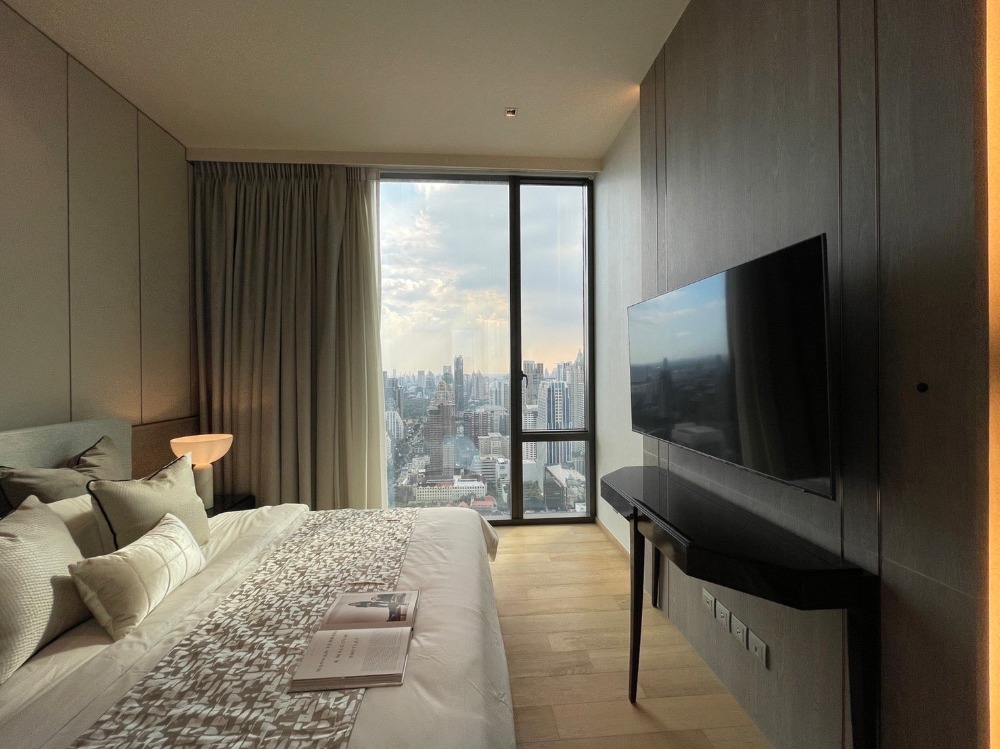 For RentCondoWitthayu, Chidlom, Langsuan, Ploenchit : 2 bedrooms, very high floor, 40+, beautifully decorated, ready to move in.