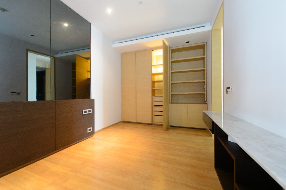 ขายคอนโดสีลม ศาลาแดง บางรัก : ขาย Saladaeng Residences พร้อมอยู่ (S15-16059)