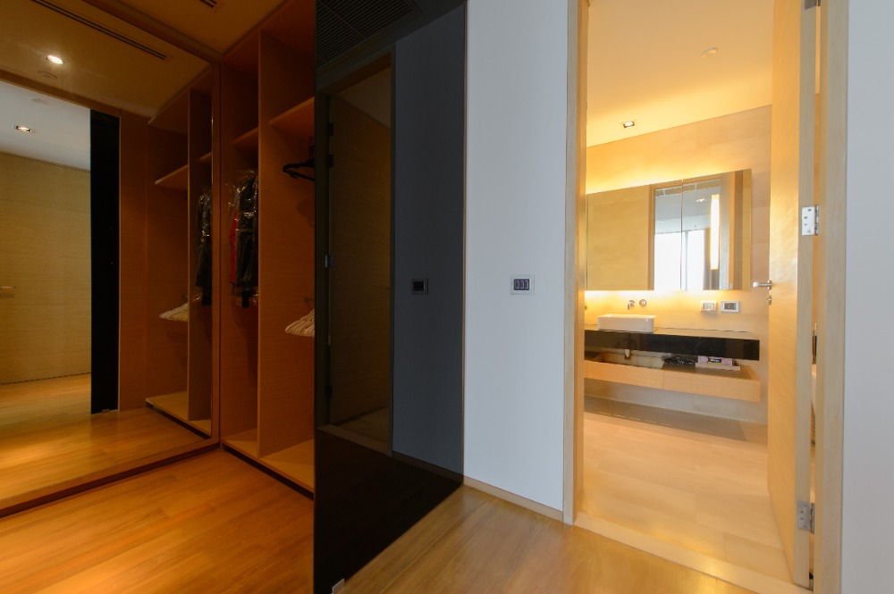 ขายคอนโดสีลม ศาลาแดง บางรัก : ขาย Saladaeng Residences พร้อมอยู่ (S15-16059)