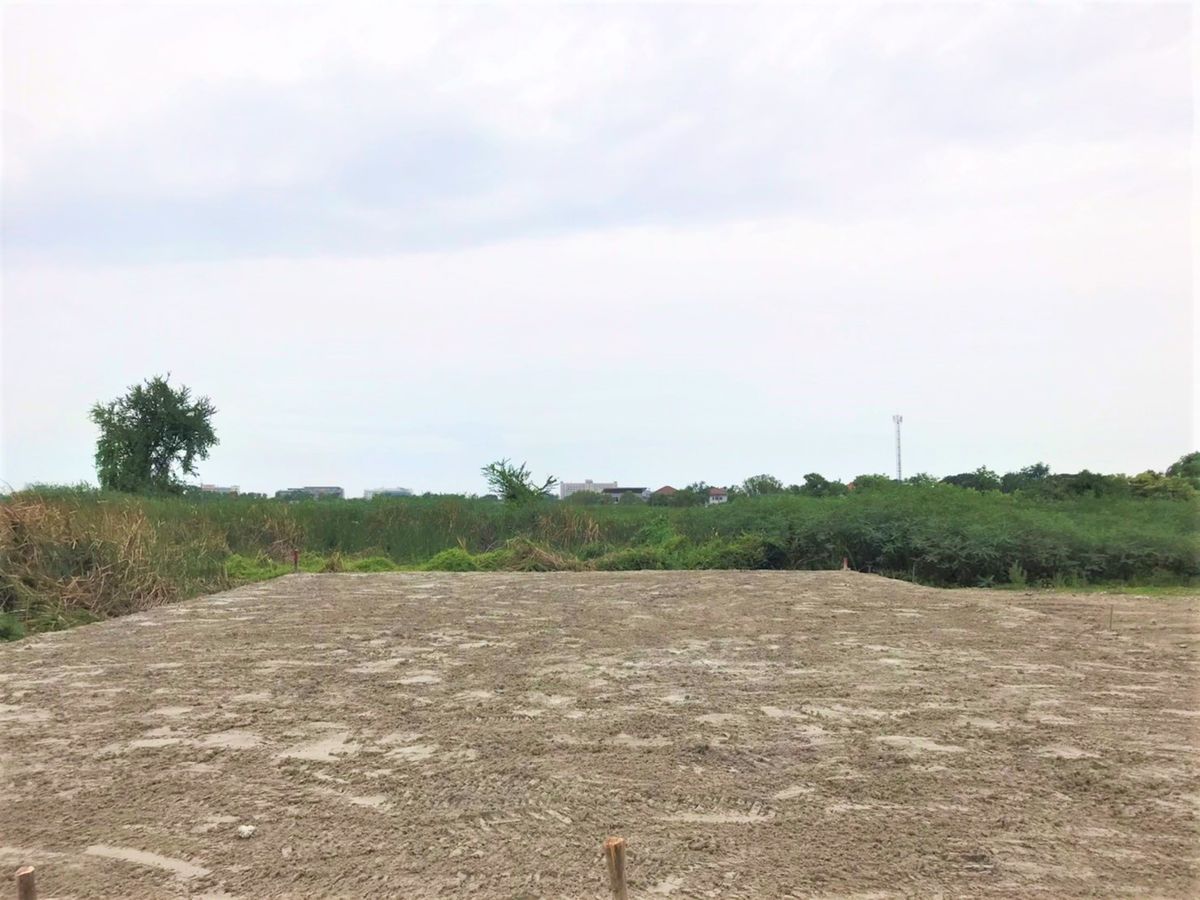 For SaleLandLadkrabang, Suwannaphum Airport : Empty land for sale, 100 square meters, near Suvarnabhumi Airport. King Mongkuts University Electric trains and motorways New Krungthep Kreetha Road, Rama 9