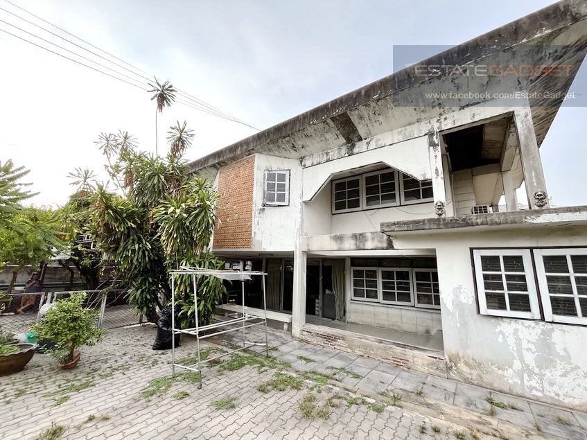 For SaleLandRama9, Petchburi, RCA : Land for sale 123 sq m. with old house building. Seri Village Soi Rama 9-Ramkhamhaeng 24 (081-434-9959)