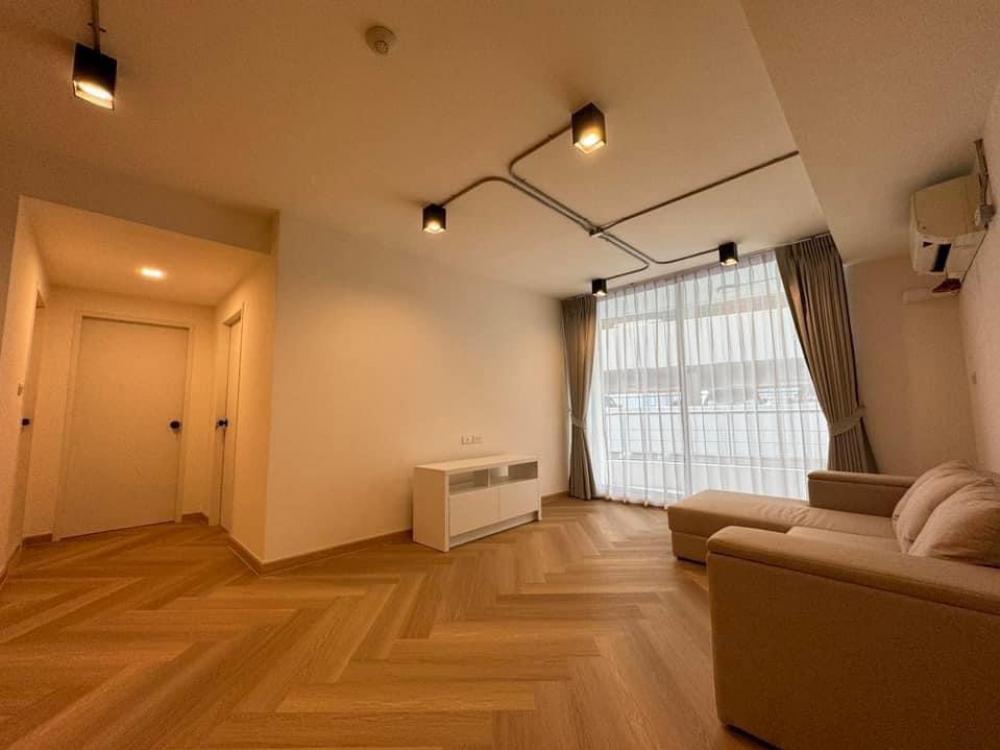 For RentCondoKasetsart, Ratchayothin : Hot Sale‼️Urgent‼️For rent!! Supalai Park Phahonyothin 21, all new renovations, just completed. Ready to move in, fully furnished, best value 👏👏3 bedrooms, 2 bathrooms, size 120 sq m., only 32,000 baht/month, free common fees, near BTS Phahonyothin 2.