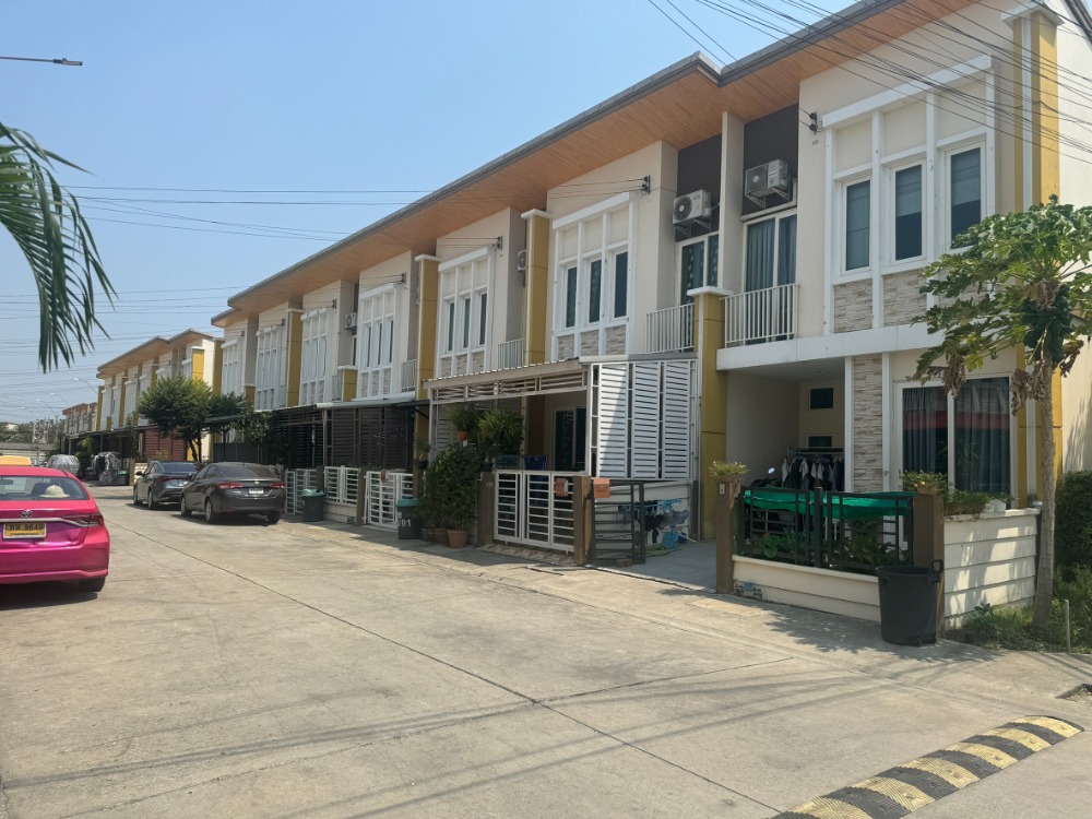 ขายทาวน์โฮมลาดกระบัง สุวรรณภูมิ : ขายทาวน์โฮม 2 ชั้น โกลเด้น ทาวน์ 1 อ่อนนุช-ลาดกระบัง