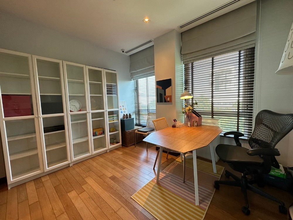 For RentCondoSathorn, Narathiwat : 🌇🔥 3 Bedrooms The Lofts Yennakart  condo for rent - Yen Akat Road