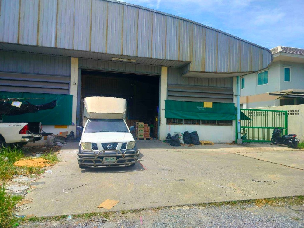 For RentWarehouseBang kae, Phetkasem : Warehouse building for rent, Phutthamonthon Sai 4, near Phetkasem Road, usable area 1,300 sq m.