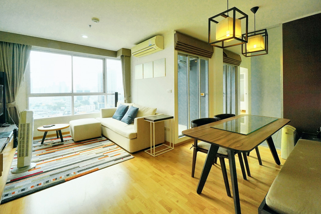 For SaleCondoPattanakan, Srinakarin : Spacious 3-Bedroom Condo with Breathtaking City Views for Sale in U Delight Residence Pattanakarn-Thonglor, Immaculately built-in furniture
