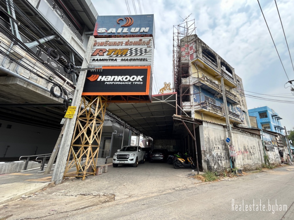 For RentShop HouseNawamin, Ramindra : For rent: Shophouse, 5 rooms, 4 and a half floors, next to BTS Ramintra Km. 6.