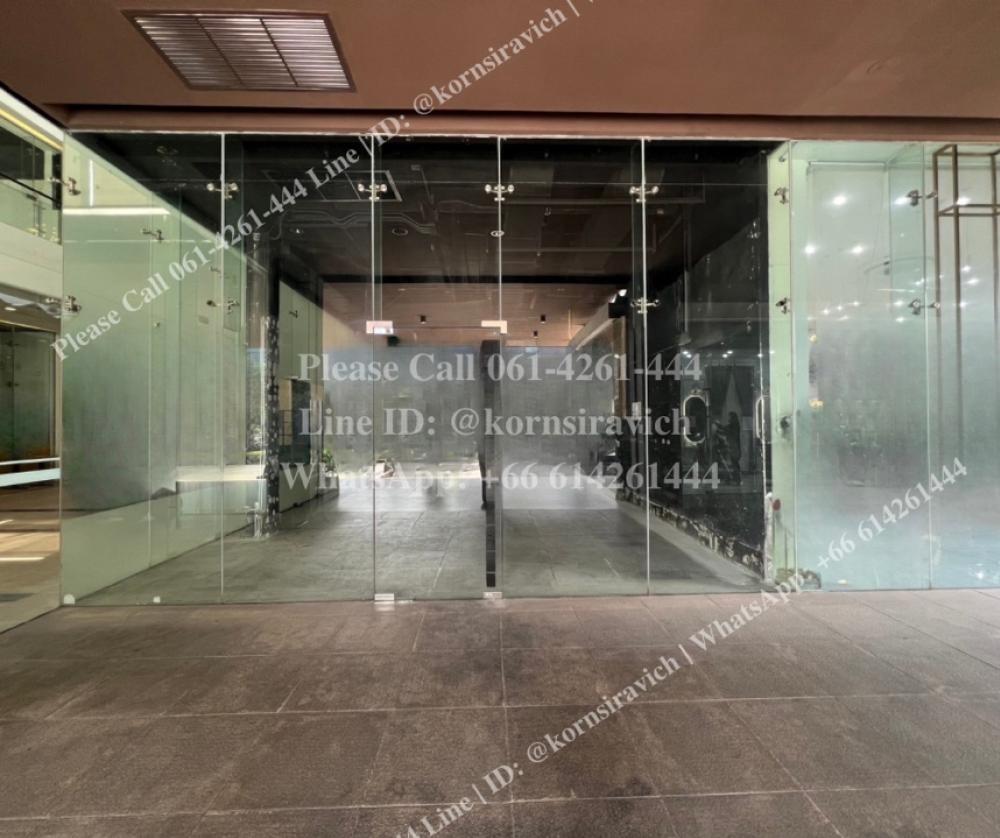 For RentRetail SpaceSukhumvit, Asoke, Thonglor : Business rental space, G floor, size 81 square meters @ Soi Ekkamai, near BTS, with parking. For: Clinic, restaurant, bar, and others.
