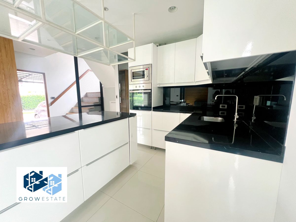 For RentHouseLadkrabang, Suwannaphum Airport : P-2488 For rent/Urgent! Pruksa WE/2 Onnut Praram9 beautiful house near Suvarnabhumi Airport.