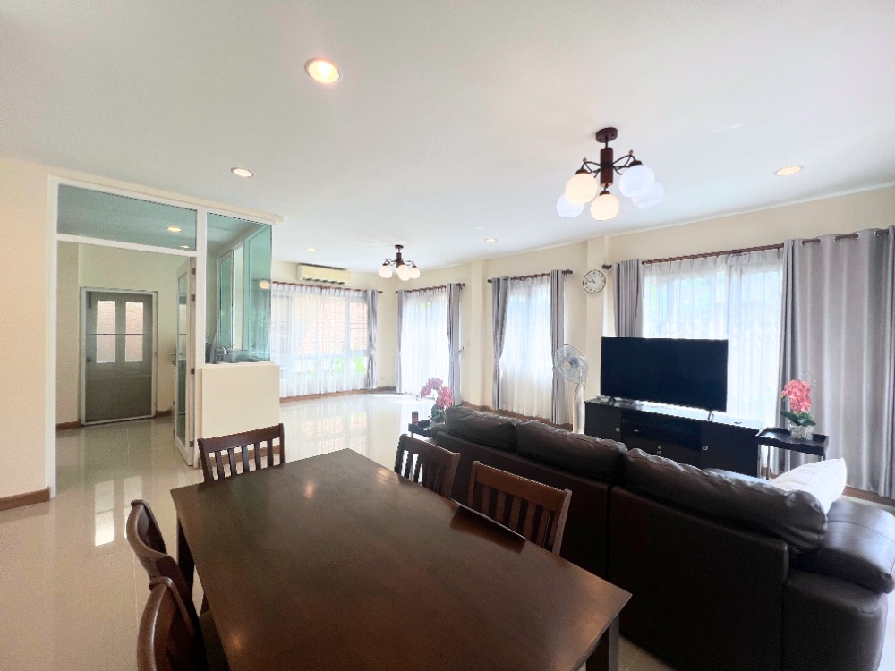 For SaleHousePattaya, Bangsaen, Chonburi : House for sale with tenant, Casa Legend Sriracha, Suan Suea, 59.7 sq m., newly renovated, corner unit