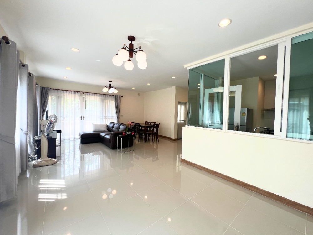 For SaleHousePattaya, Bangsaen, Chonburi : House for sale with tenant, Casa Legend Sriracha, Suan Suea, 59.7 sq m., newly renovated, corner unit