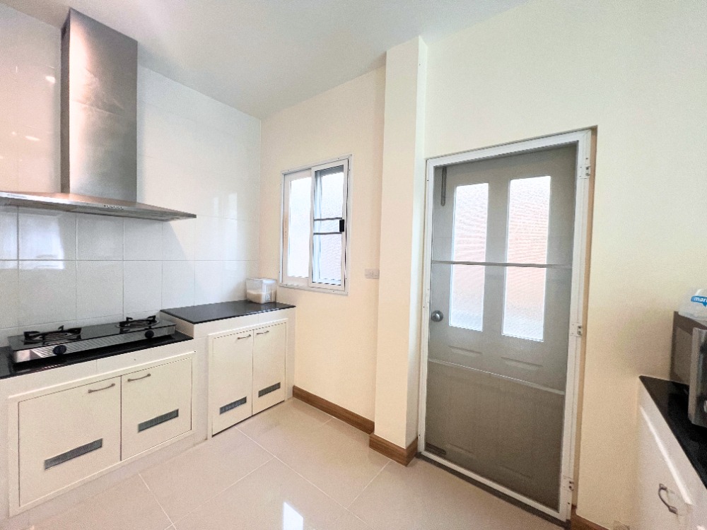 For SaleHousePattaya, Bangsaen, Chonburi : House for sale with tenant, Casa Legend Sriracha, Suan Suea, 59.7 sq m., newly renovated, corner unit