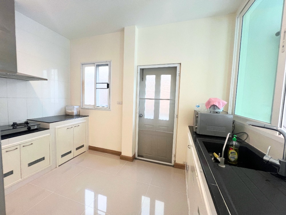 For SaleHousePattaya, Bangsaen, Chonburi : House for sale with tenant, Casa Legend Sriracha, Suan Suea, 59.7 sq m., newly renovated, corner unit