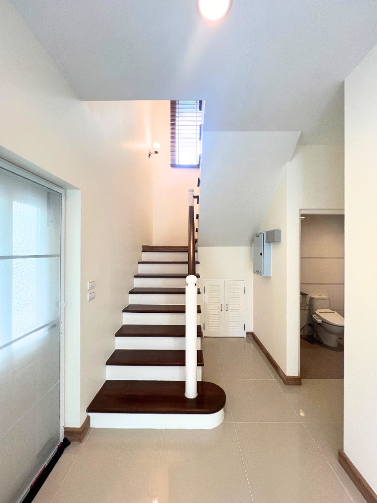 For SaleHousePattaya, Bangsaen, Chonburi : House for sale with tenant, Casa Legend Sriracha, Suan Suea, 59.7 sq m., newly renovated, corner unit