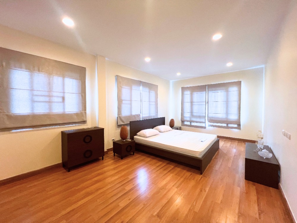 For SaleHousePattaya, Bangsaen, Chonburi : House for sale with tenant, Casa Legend Sriracha, Suan Suea, 59.7 sq m., newly renovated, corner unit