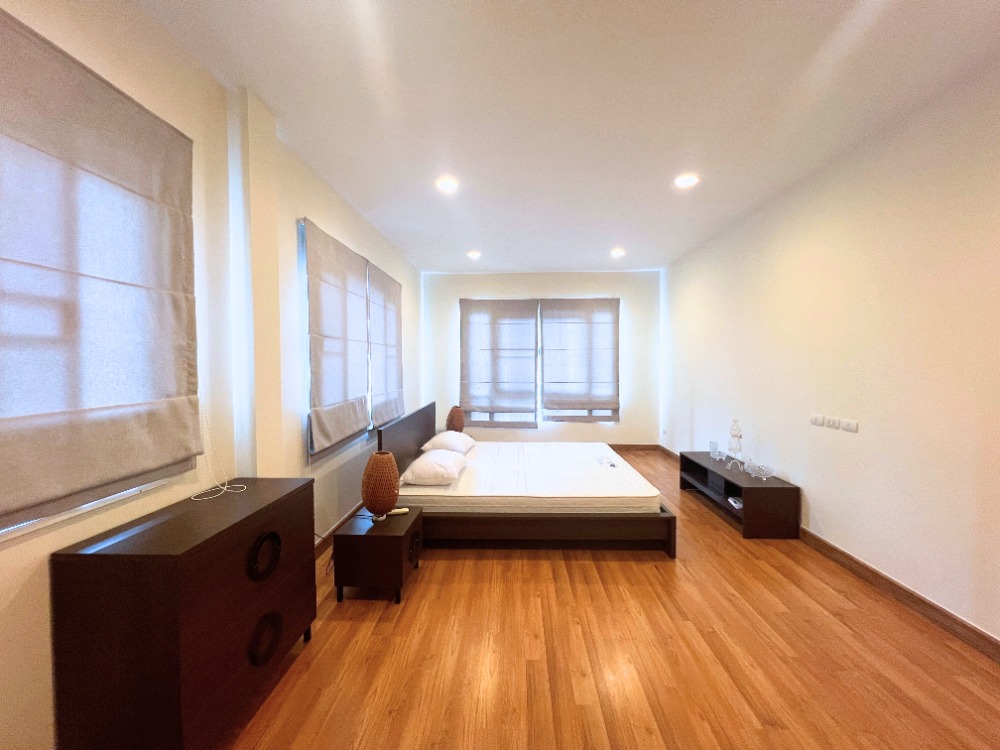 For SaleHousePattaya, Bangsaen, Chonburi : House for sale with tenant, Casa Legend Sriracha, Suan Suea, 59.7 sq m., newly renovated, corner unit