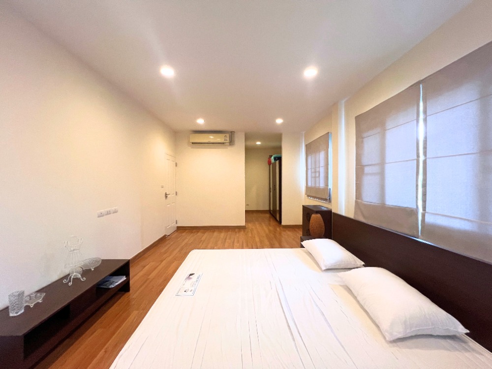 For SaleHousePattaya, Bangsaen, Chonburi : House for sale with tenant, Casa Legend Sriracha, Suan Suea, 59.7 sq m., newly renovated, corner unit