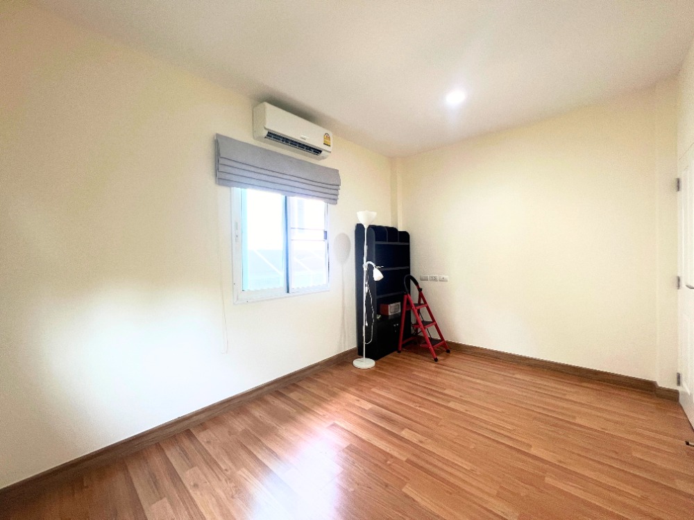 For SaleHousePattaya, Bangsaen, Chonburi : House for sale with tenant, Casa Legend Sriracha, Suan Suea, 59.7 sq m., newly renovated, corner unit