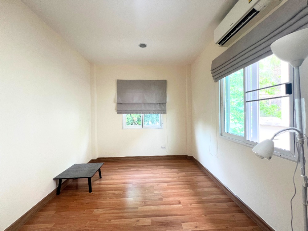 For SaleHousePattaya, Bangsaen, Chonburi : House for sale with tenant, Casa Legend Sriracha, Suan Suea, 59.7 sq m., newly renovated, corner unit