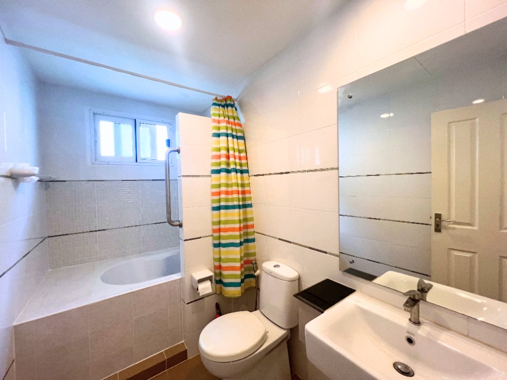 For SaleHousePattaya, Bangsaen, Chonburi : House for sale with tenant, Casa Legend Sriracha, Suan Suea, 59.7 sq m., newly renovated, corner unit