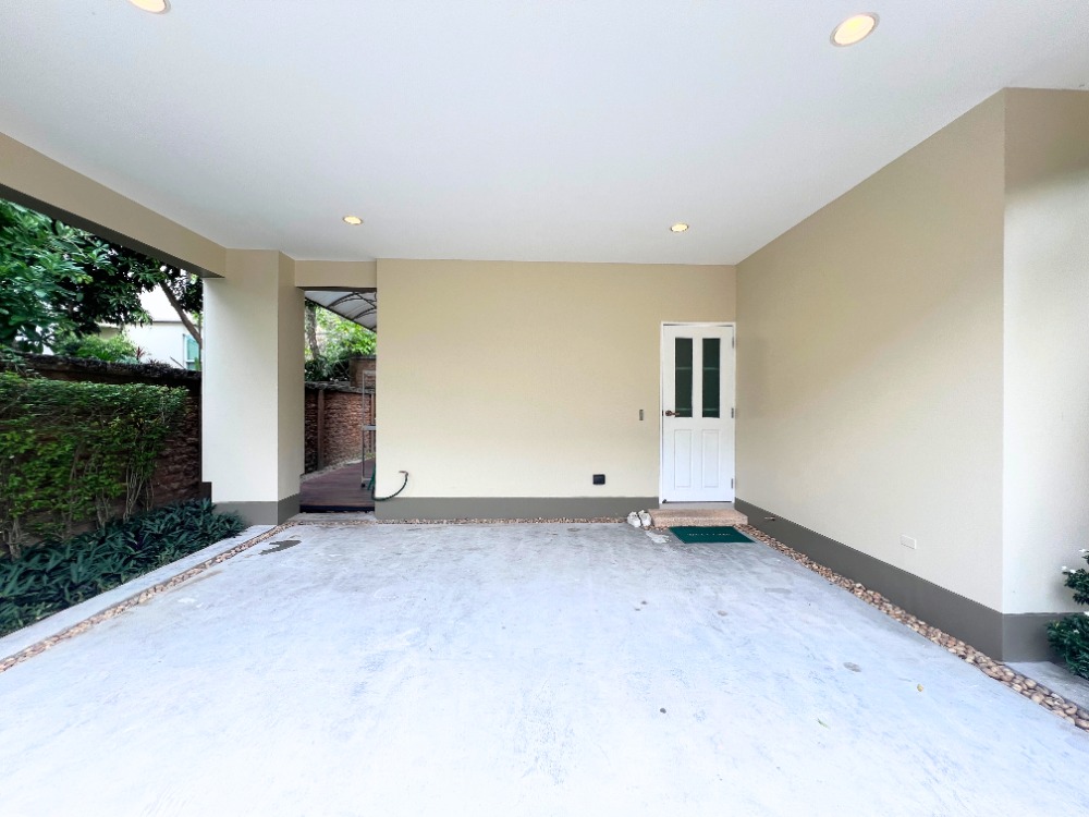 For SaleHousePattaya, Bangsaen, Chonburi : House for sale with tenant, Casa Legend Sriracha, Suan Suea, 59.7 sq m., newly renovated, corner unit