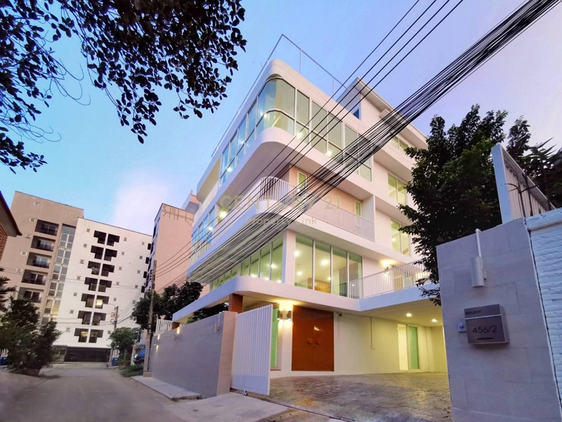 ขายบ้านพัฒนาการ ศรีนครินทร์ : ขายบ้านเดี่ยว 5 ชั้น สไตล์โมเดิร์น มีลิฟท์แก้ว, ตั้งอยู่บนถนนสุขุมวิท 77/48-HH-66120