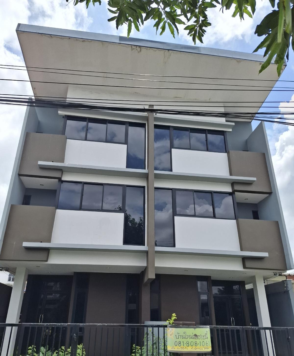 For SaleTownhomeRama5, Ratchapruek, Bangkruai : for Sale Townhome , 70m. to main road , 500 m. to MRT-Pinkline (PK05 Samakkhi station)