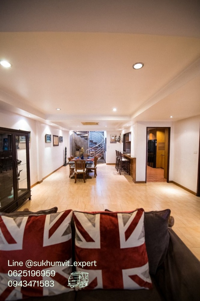 ขายบ้านสุขุมวิท อโศก ทองหล่อ : ขายบ้าน ทาวน์เฮาส์ พร้อมพงษ์ ทองหล่อ  สภาพดี 37 ตร.วา 4 ห้องนอน 5 ห้องน้ำ จอดรถได้ 2 คัน